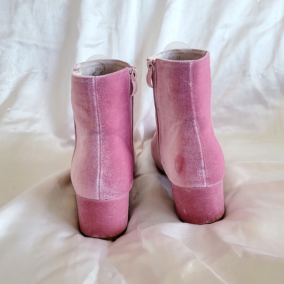 Light Pink suede ankle boots - Picture 3 of 3